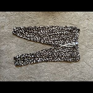 Trendy leopard print maternity joggers